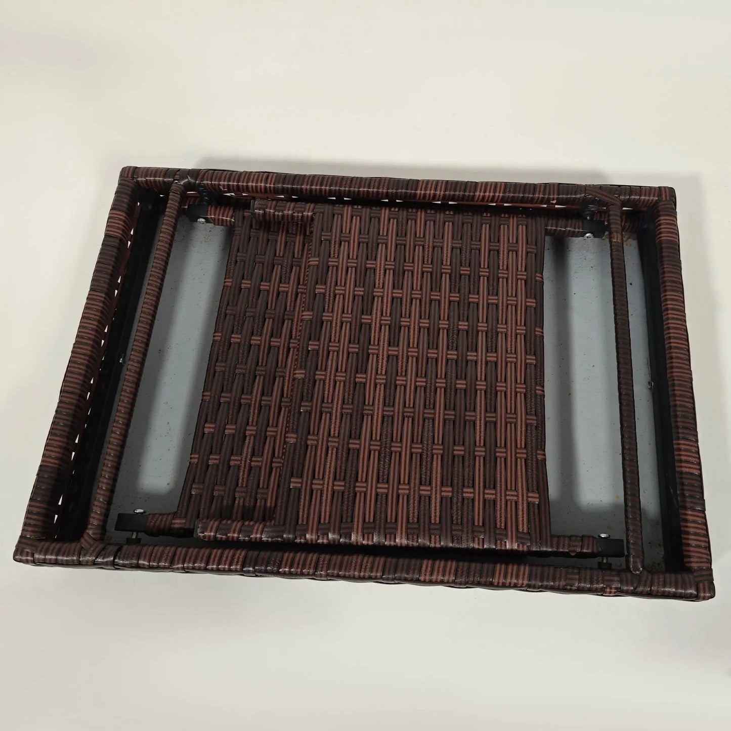 Outsunny Folding Rattan Side Table, Outdoor End Table, Hand Woven PE Rattan Coffee Table for Balcony, Backyard, Garden, Lawn, Courtyard, Brown Doba