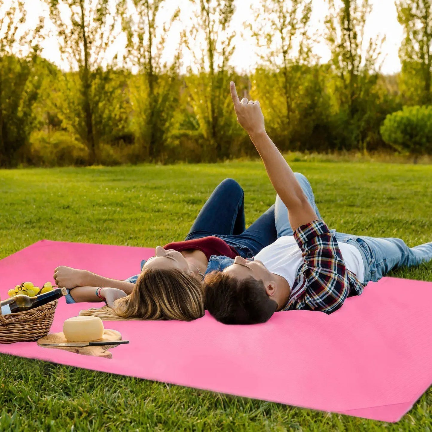 Portable Beach Blanket 4.6' x 6.6' Waterproof Foldable Camping Rug Pocket Sandproof Picnic Mat Doba