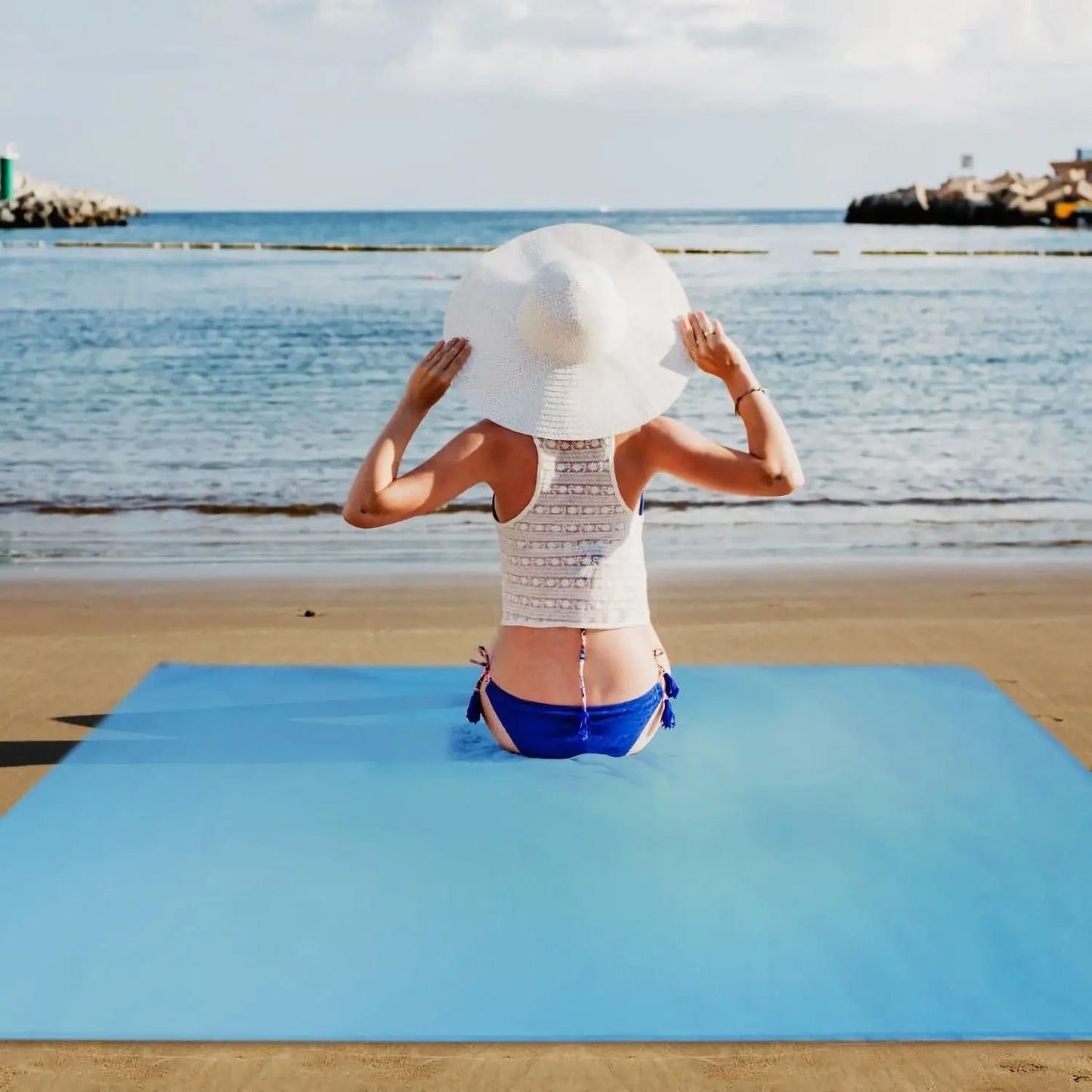 Portable Beach Blanket 4.6' x 6.6' Waterproof Foldable Camping Rug Pocket Sandproof Picnic Mat Doba