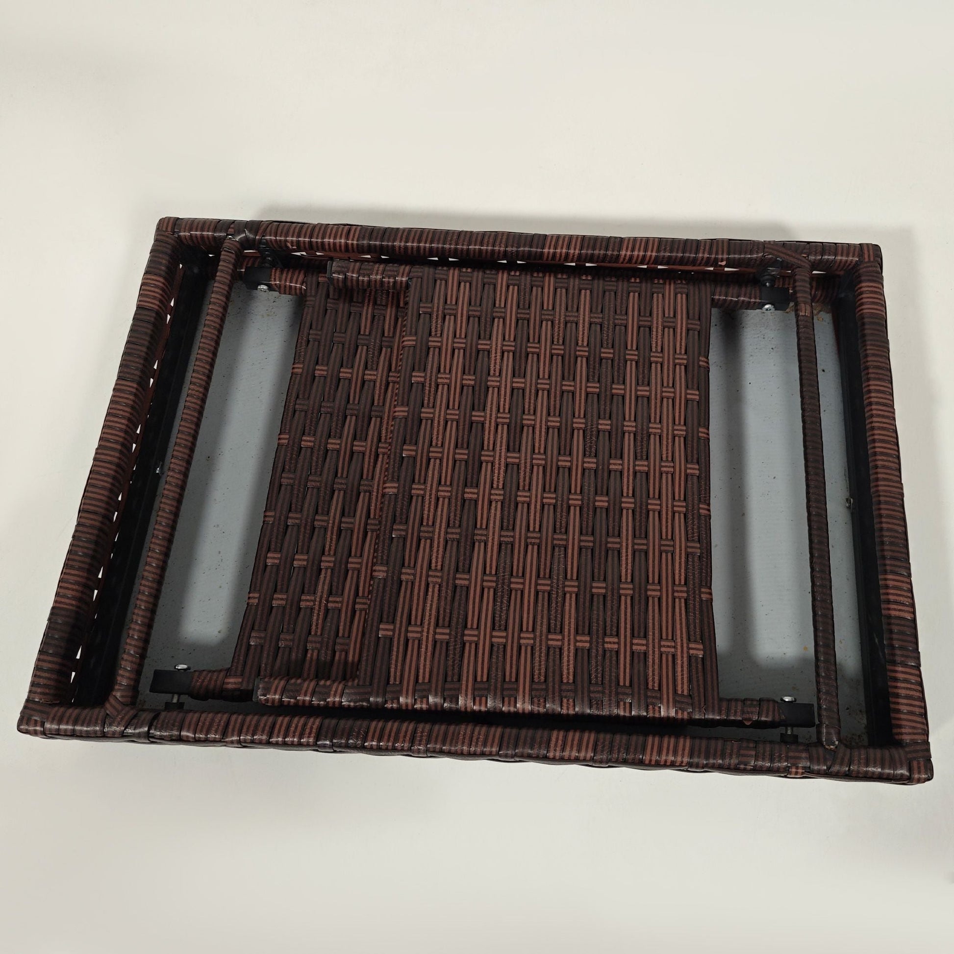 Outsunny Folding Rattan Side Table, Outdoor End Table, Hand Woven PE Rattan Coffee Table for Balcony, Backyard, Garden, Lawn, Courtyard, Brown Doba