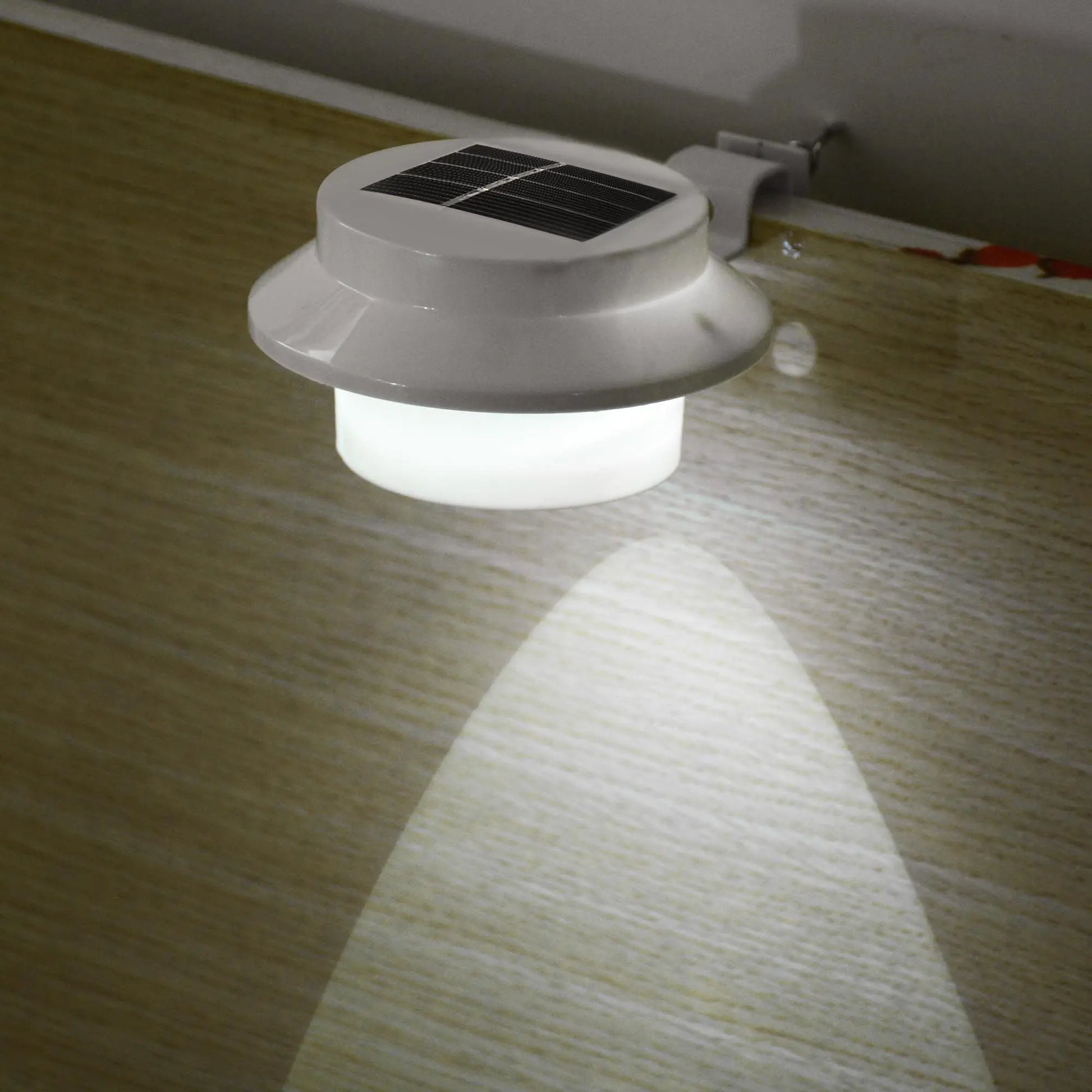 Solar Power LED Light With Bracket Doba